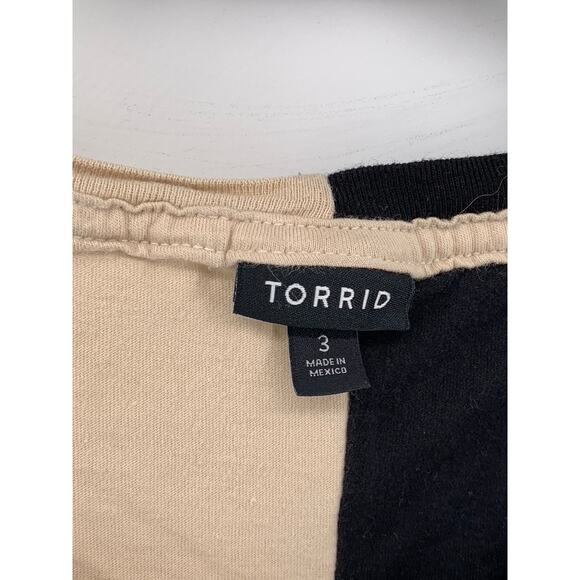 TORRID Women's Black-Beige Slit Graphic Tee SZ 3 - Picture 5 of 10